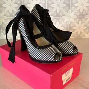 Betsey Johnson Black/White Lori Heels size 9